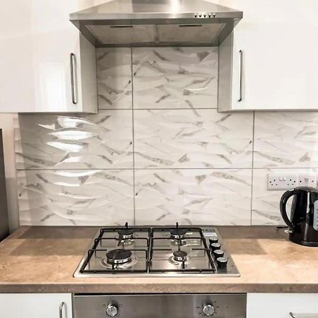 Lovely 1-Bedroom Apartment, Free Street Parking Ньюкасл-апон-Тайн Экстерьер фото