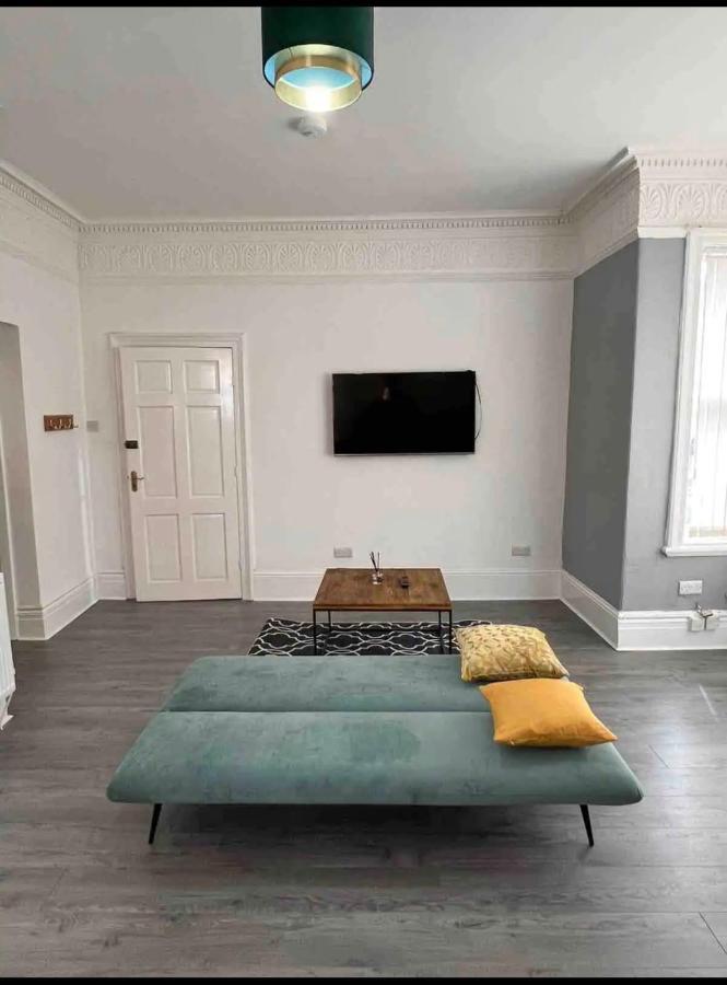 Lovely 1-Bedroom Apartment, Free Street Parking Ньюкасл-апон-Тайн Экстерьер фото