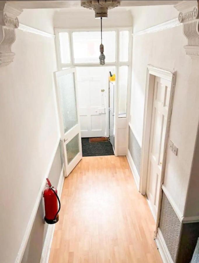 Lovely 1-Bedroom Apartment, Free Street Parking Ньюкасл-апон-Тайн Экстерьер фото