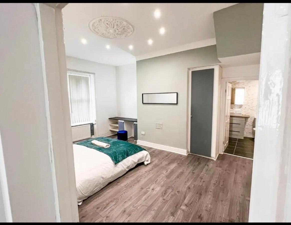 Lovely 1-Bedroom Apartment, Free Street Parking Ньюкасл-апон-Тайн Экстерьер фото