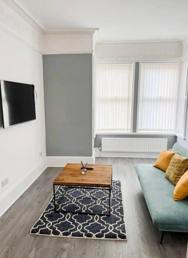 Lovely 1-Bedroom Apartment, Free Street Parking Ньюкасл-апон-Тайн Экстерьер фото