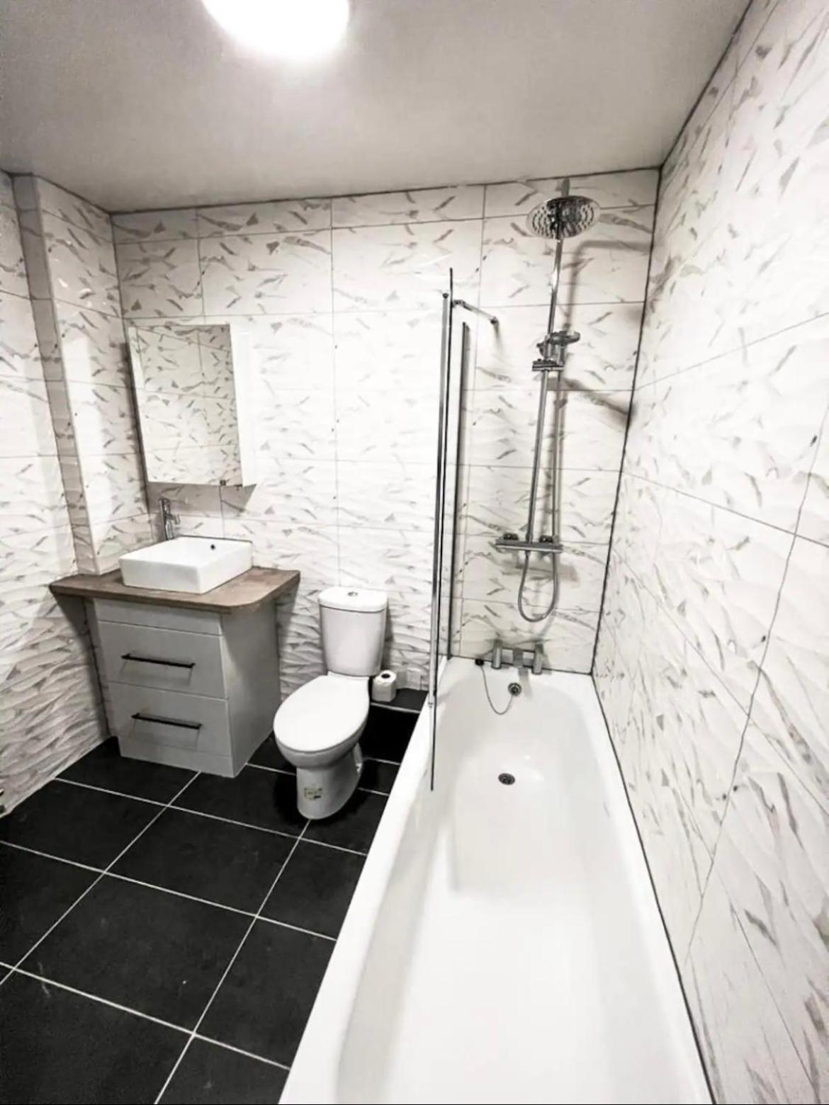 Lovely 1-Bedroom Apartment, Free Street Parking Ньюкасл-апон-Тайн Экстерьер фото